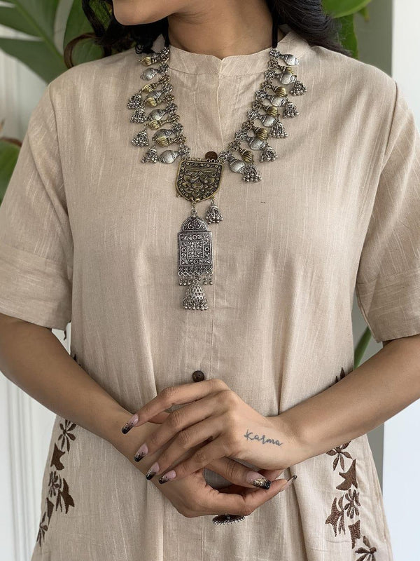 BEIGE COTTON KURTA SET WITH FLORAL SIDE EMBROIDERY