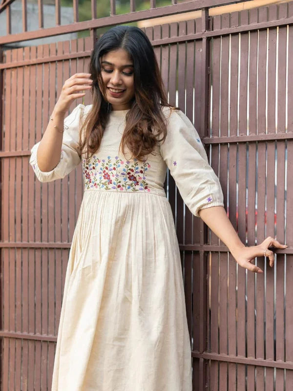 NOOR-E-KHAAS – ELEGANT OFF-WHITE SUMMER DRESS